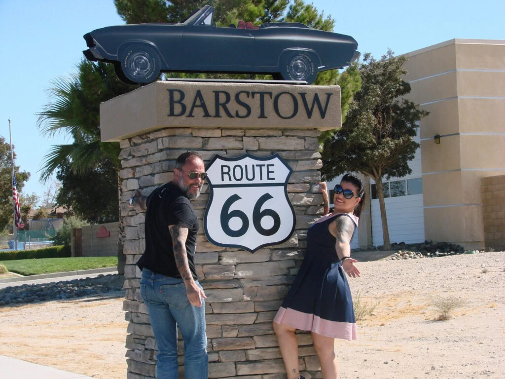 pareja en la ruta 66