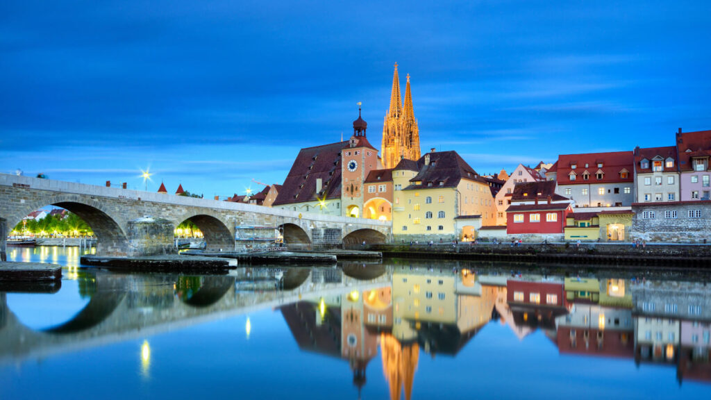 Regensburg_Alte_Bruecke_mit_Altstadt
